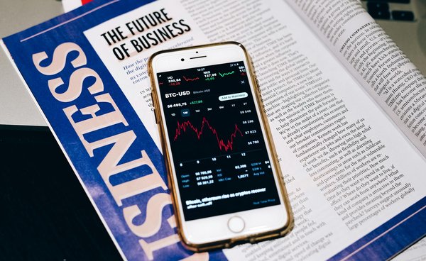 Comment les technologies de blockchain peuvent-elles être utilisées pour améliorer la gestion des droits d'auteur en ligne?